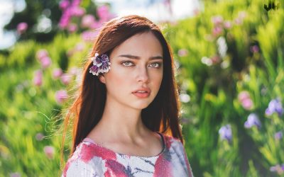 female-with-natural-background-brown-hair-female-with-clear-eyes.jpg